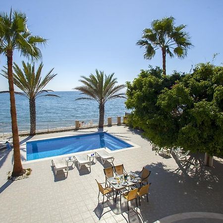 Meneou Beachfront Villa Sunset Перволія Номер фото