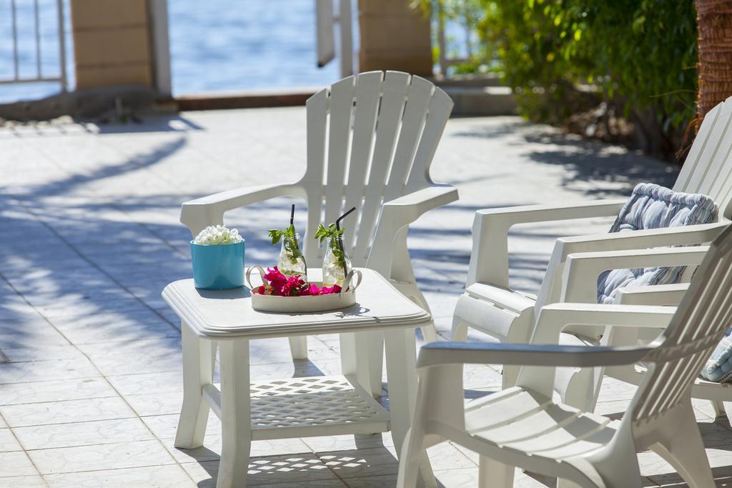 Meneou Beachfront Villa Sunset Перволія Номер фото
