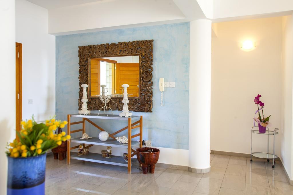 Meneou Beachfront Villa Sunset Перволія Номер фото