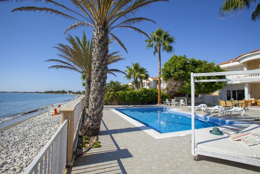 Meneou Beachfront Villa Sunset Перволія Номер фото